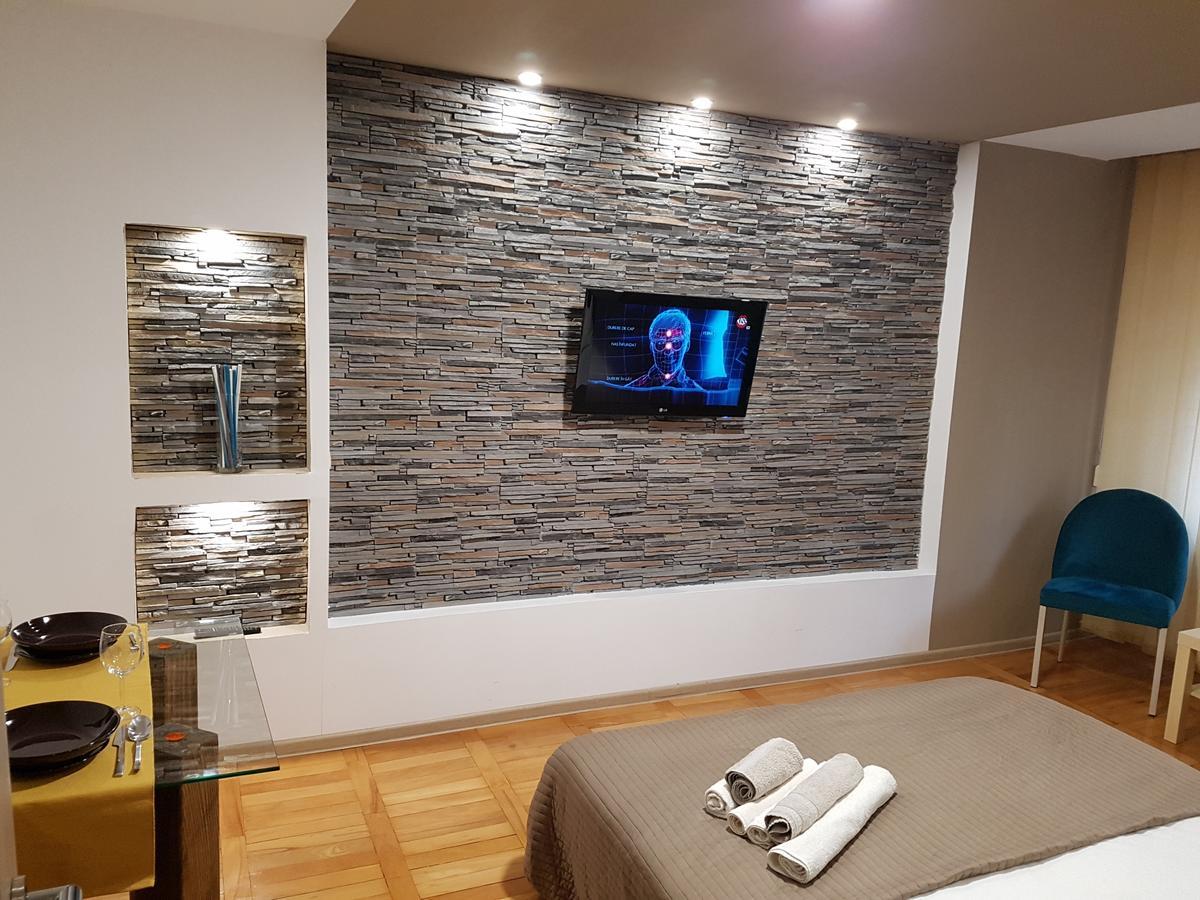 Woodstone Apartment Ploieşti Exteriér fotografie